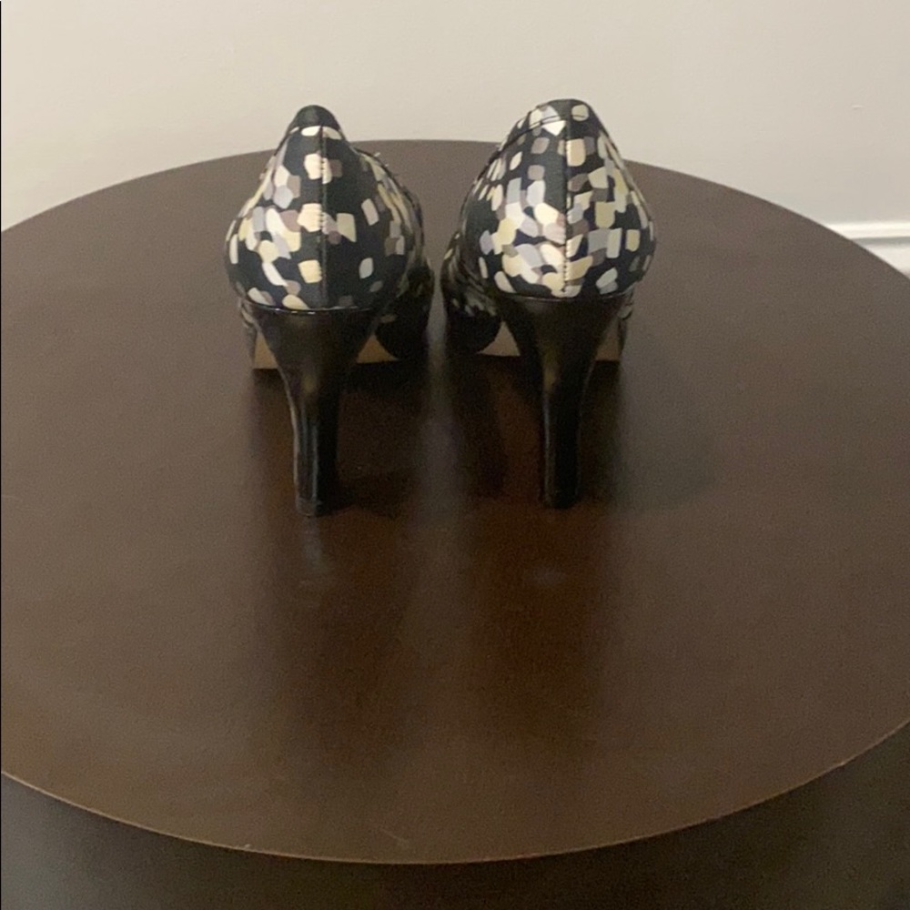 Shoes - Picture 2 of 4